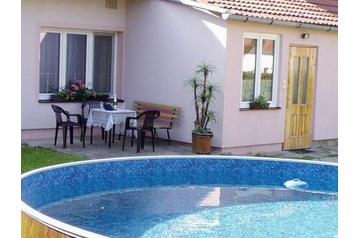 Češka Chata Všemyslice, Eksterier